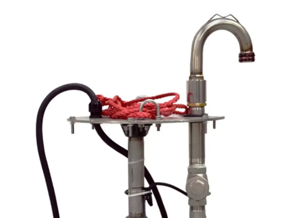 Conjunto de descarga rígida tipo bastón en acero inoxidable para absorción del par de torsión y resistencia al gas sulfhídrico en cárcamos presurizados
