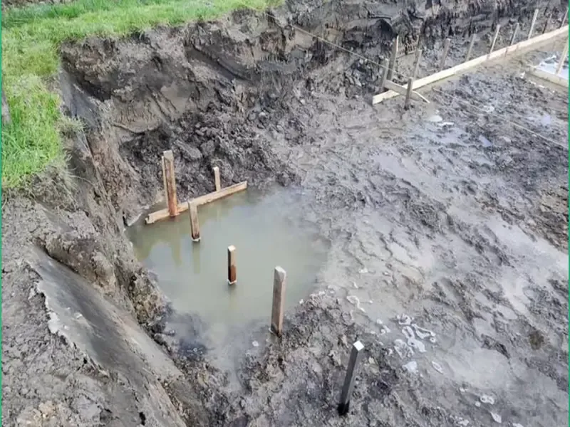Instalación de tuberías para alcantarillado a presión en suelos con nivel freático elevado.